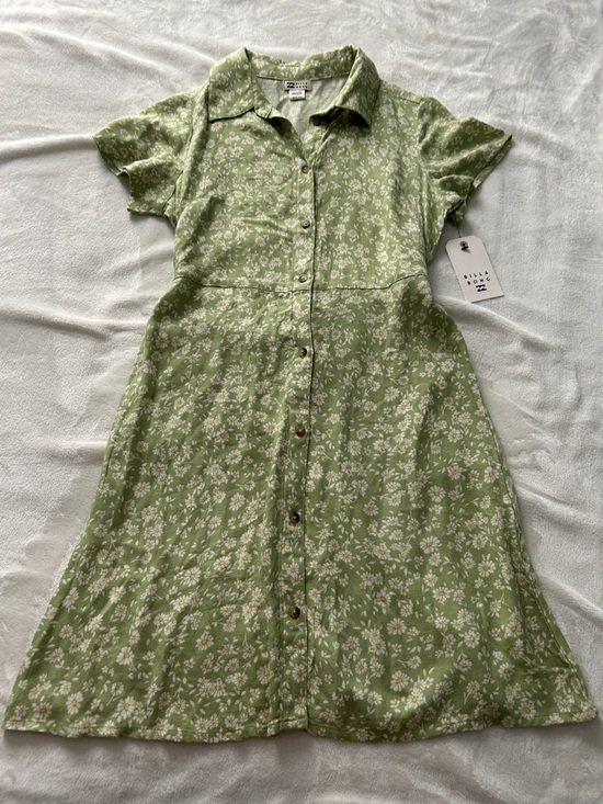 Billabong Dresses & Skirts - Billabong Green Floral Button-Front Midi Dress